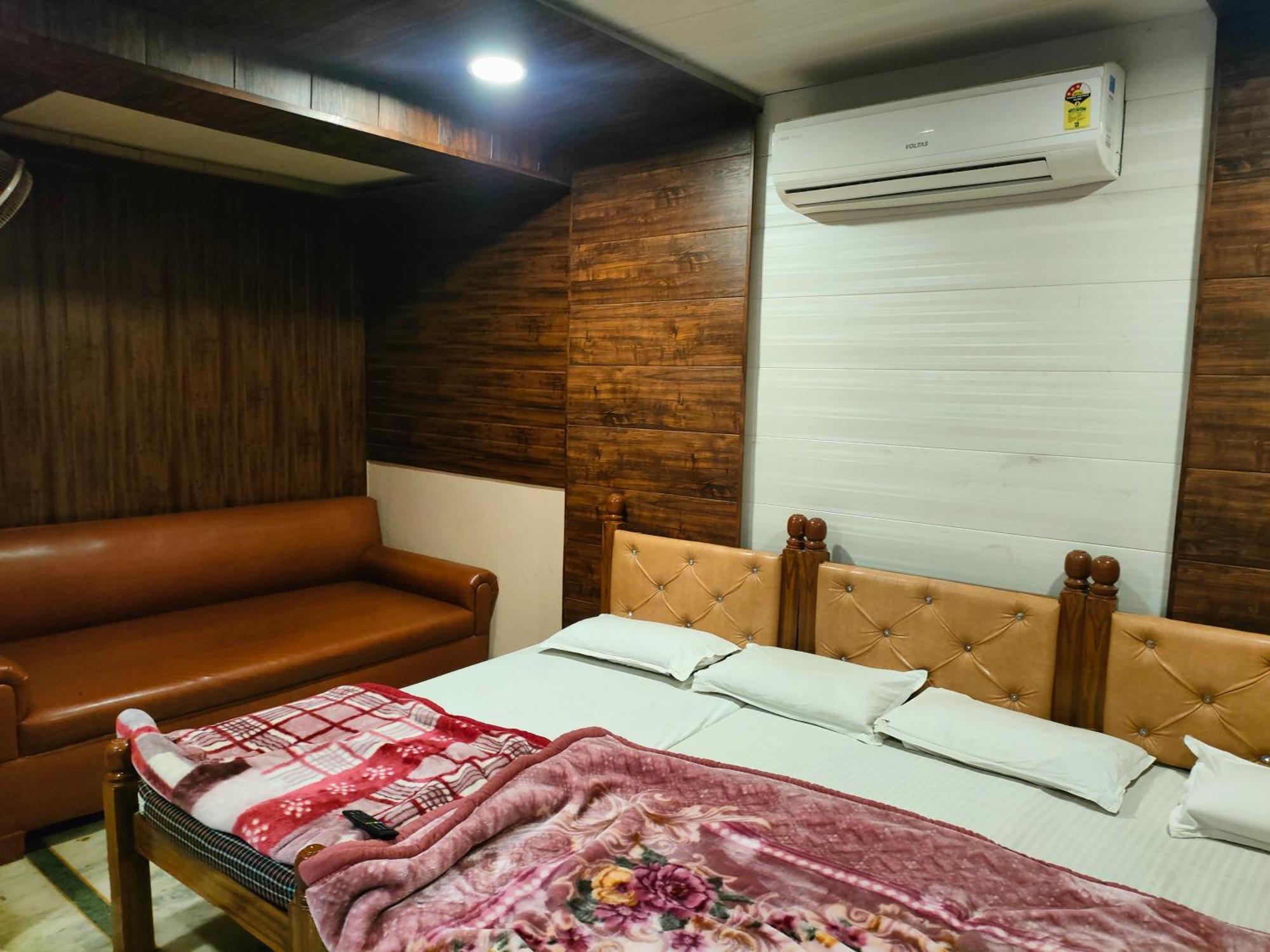 Sgh Guest House Mathura Zewnętrze zdjęcie