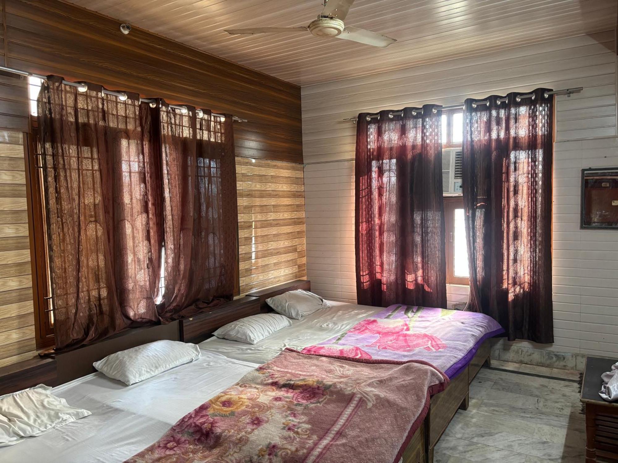 Sgh Guest House Mathura Zewnętrze zdjęcie