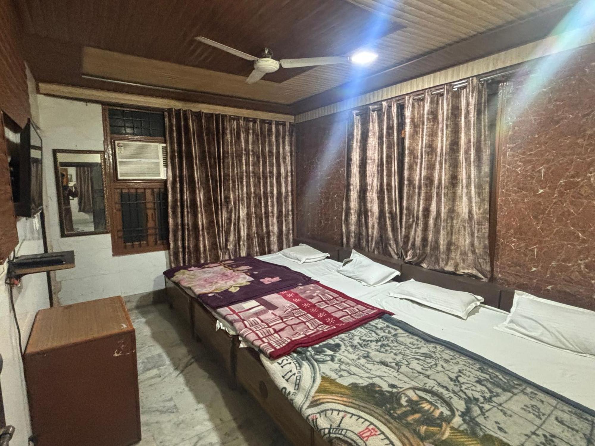 Sgh Guest House Mathura Zewnętrze zdjęcie